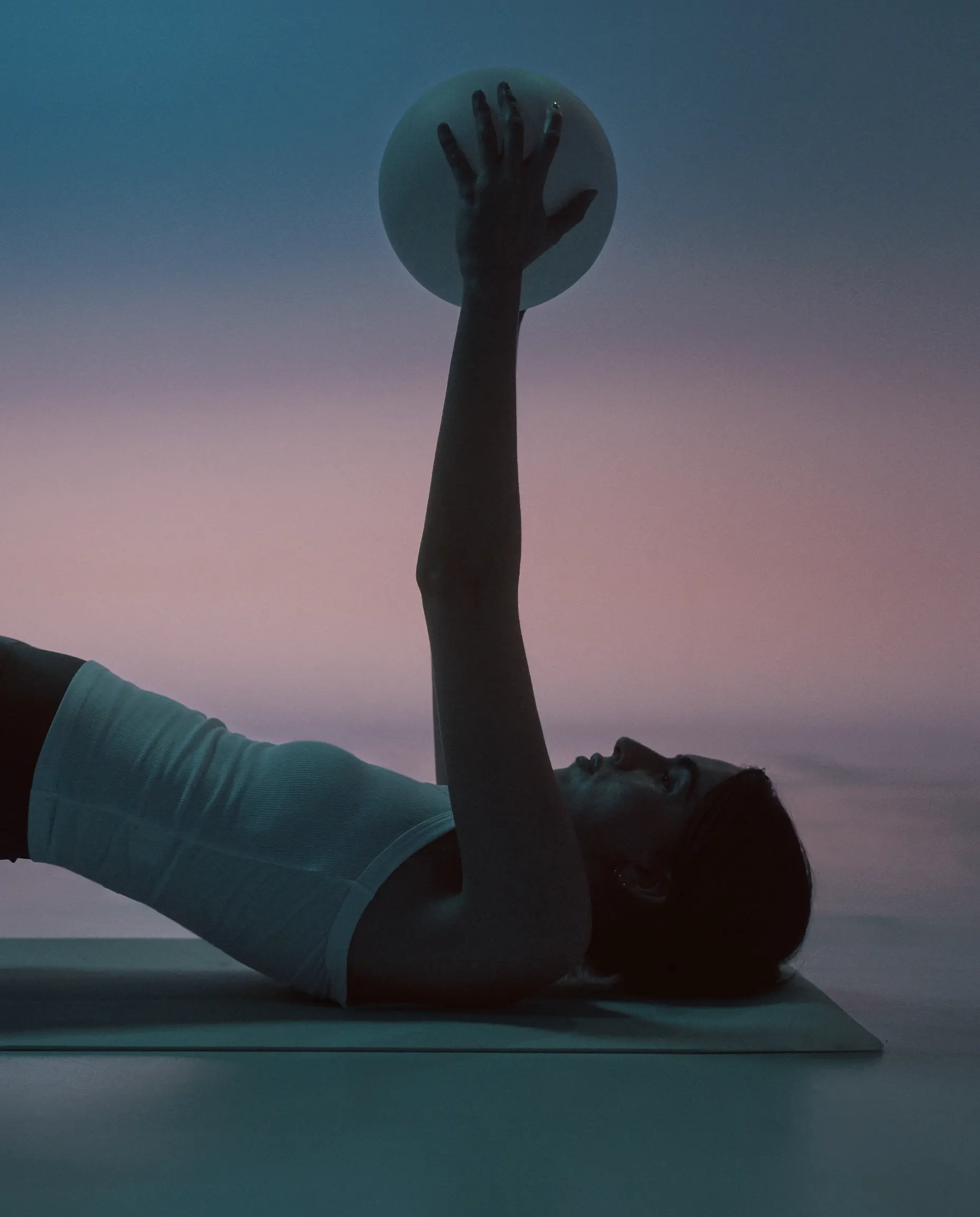 Silhouet van een man tijdens een HIIT-training